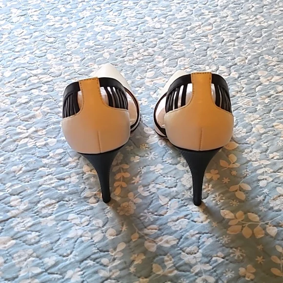 Calvin Klein Gilia Kid Skin D'orsay Pumps - Picture 3 of 9